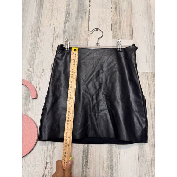 Forever 21 faux leather skirt size XS - Picture 4 of 6